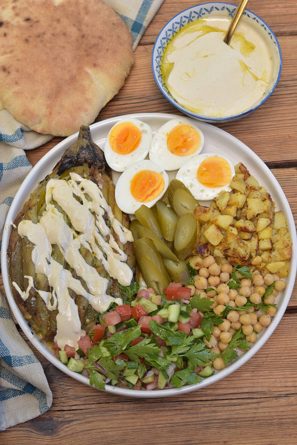 סביח בצלחת