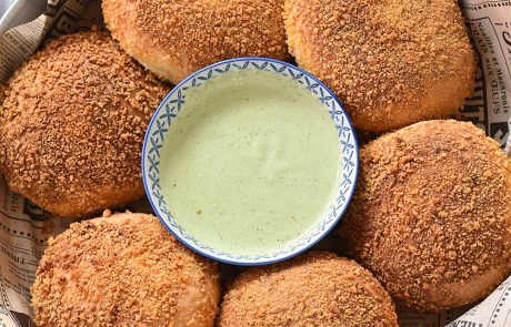 לחמניות ממולאות בשר מצופות פירורי לחם