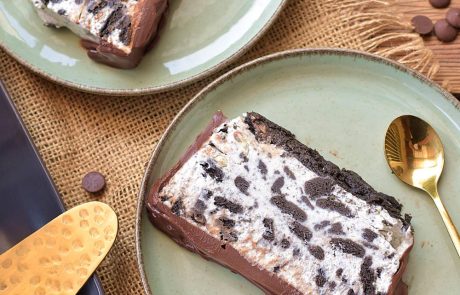 עוגת גבינה וביסקוויטים מנומרת