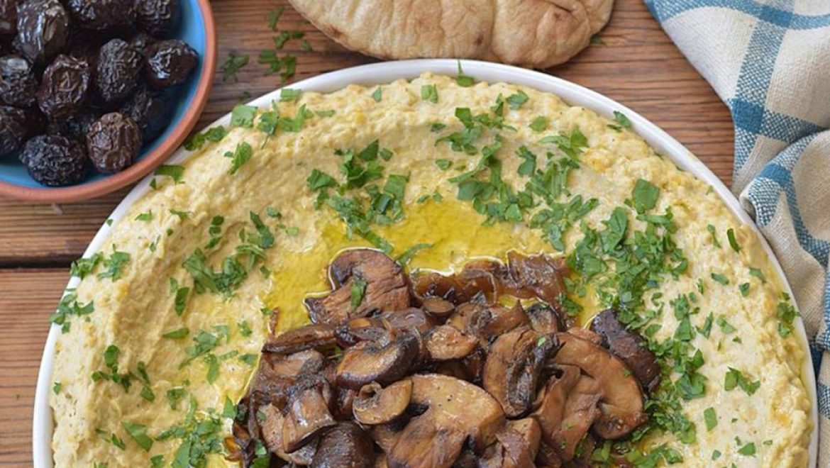 חומוס ביתי בתוספת פטריות חמות
