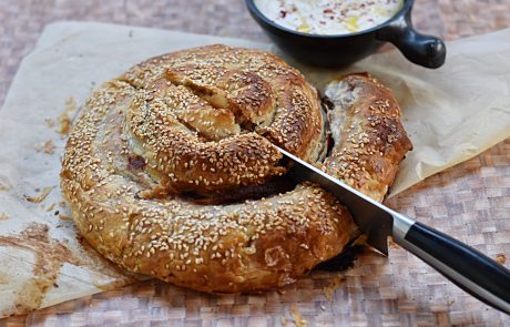 שבלול מבצק פילאס ממולא בשר