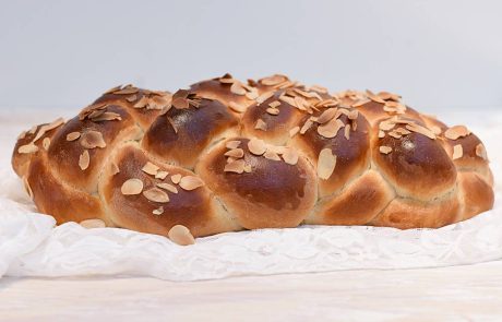 חלה לשבת קלועה מ – 7 רצועות