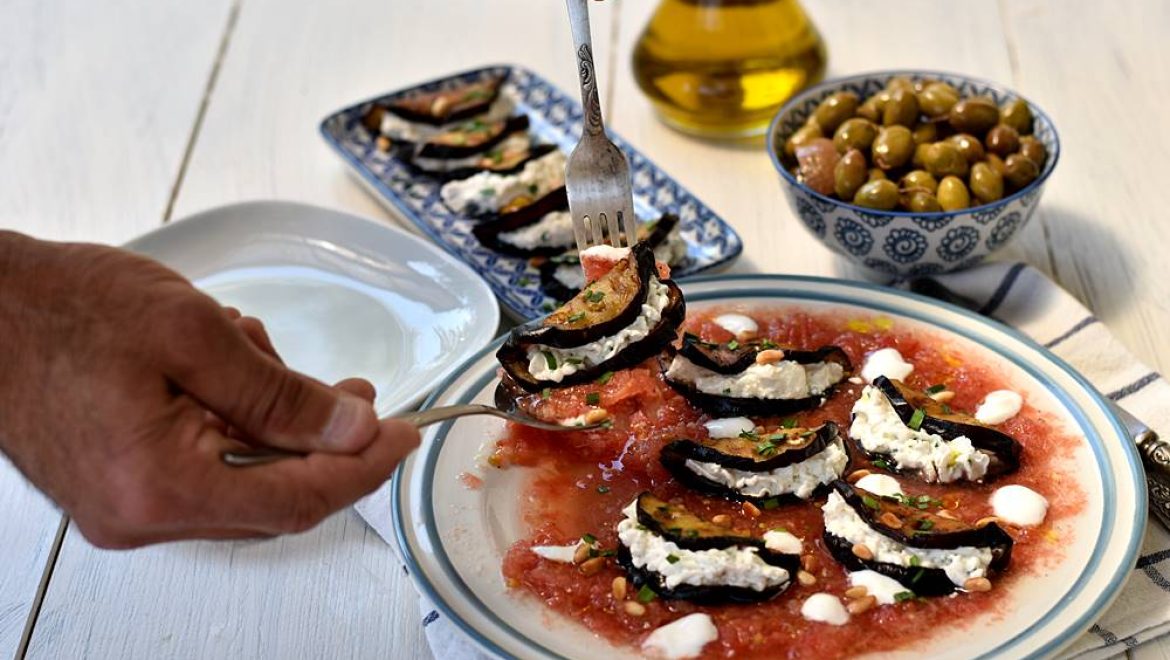 חצילים במילוי גבינות ברוטב עגבניות טריות