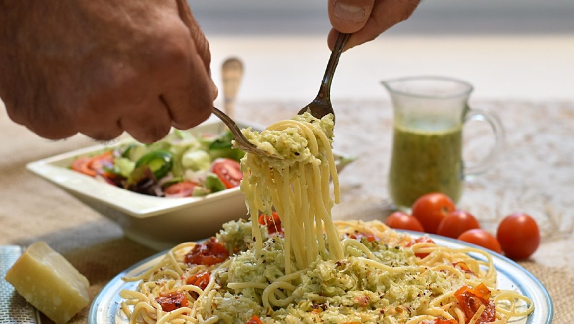 פסטה ברוטב שמנת ופתיתי ברוקולי