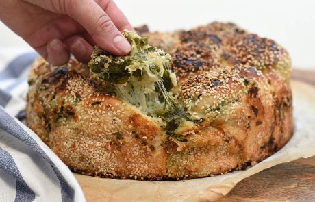 בייגלה ירושלמי נתלש במילוי גבינות ותרד